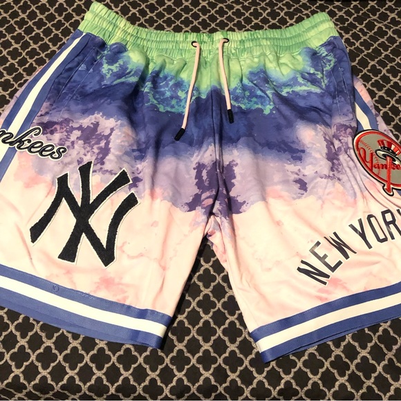 Pro Standard MLB New York Yankees Purple Pink Tie Dye Shorts Men’s Sz 3XL Z2 - Picture 1 of 13